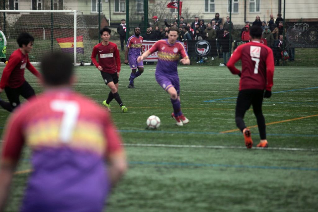 Stefan Nielsen in front of Clapton fans